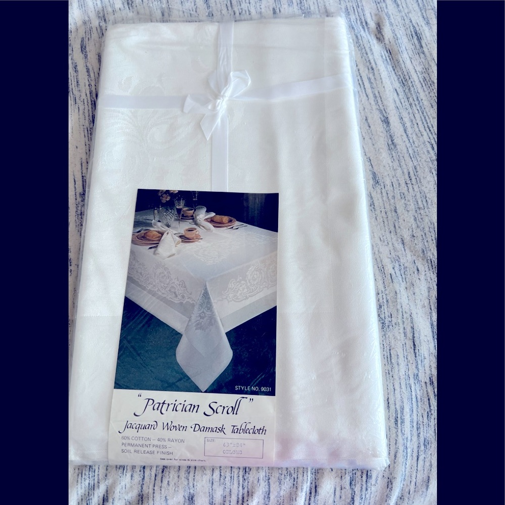 NOS Patrician Scroll Jacquard Woven Damask Oblong White Tablecloth 63”X84”